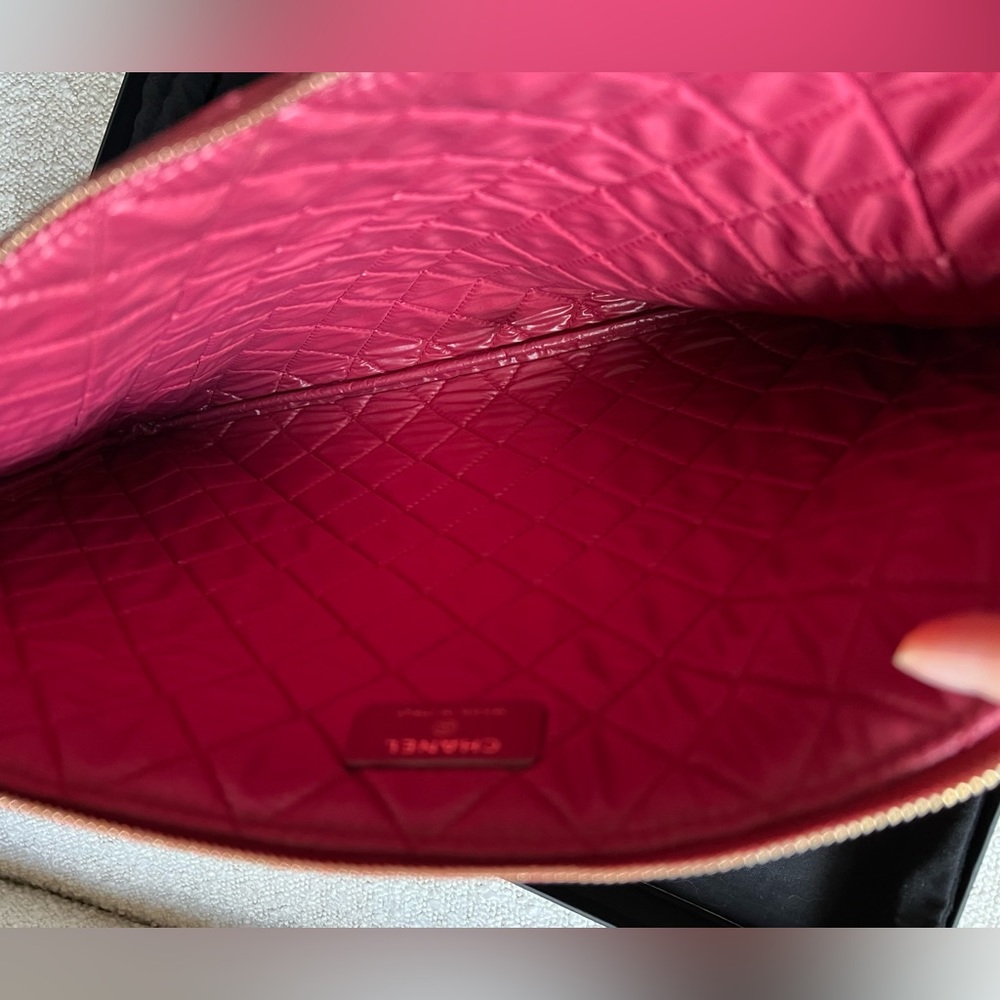 Authentic Large Quilted Chanel O-case with Tassel in Dark Red - Picture 4 of 9